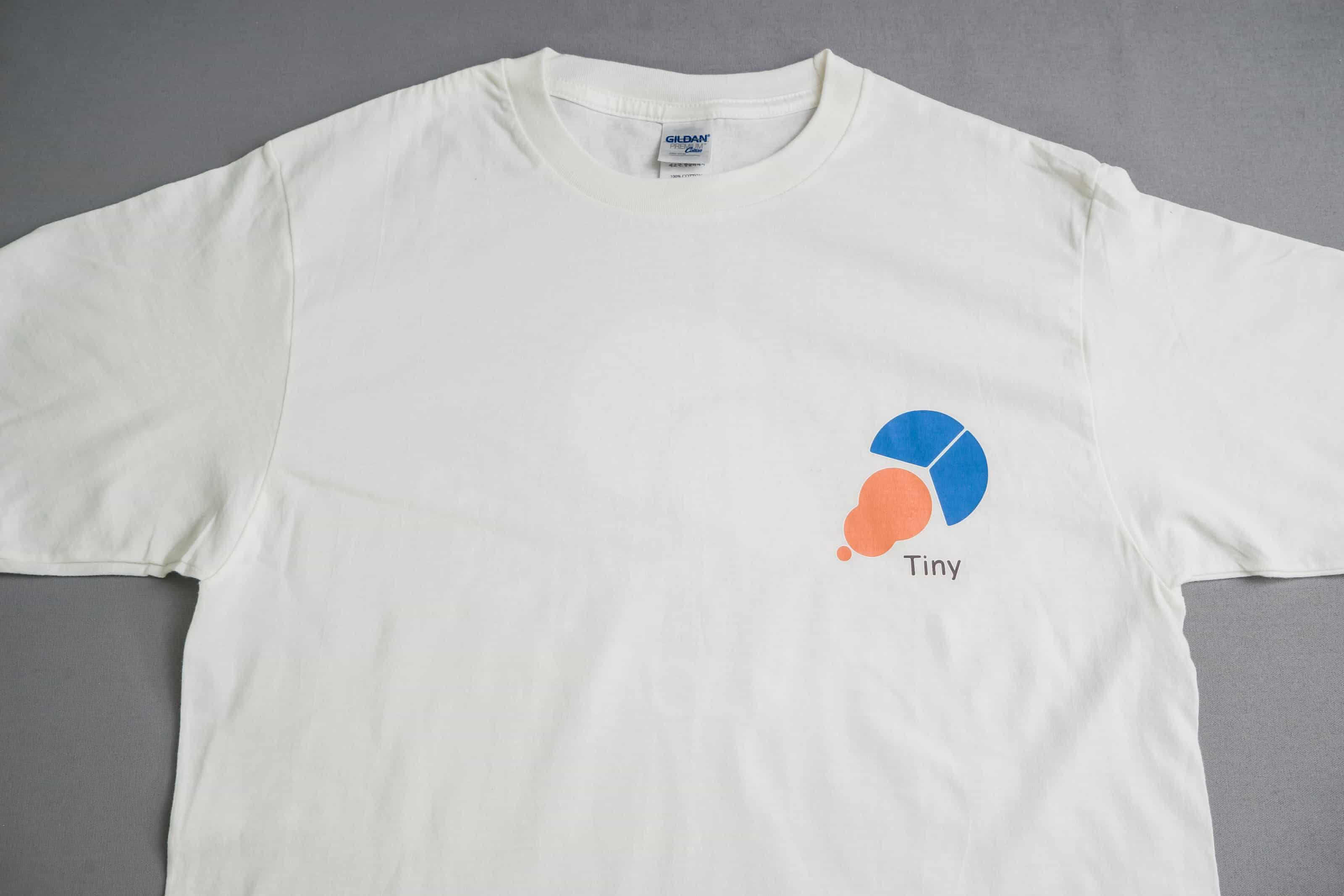 客製化T恤 - TINY LOGO 的第1張圖(客製化公司制服、班服製作、團體服製作等示意或作品圖)