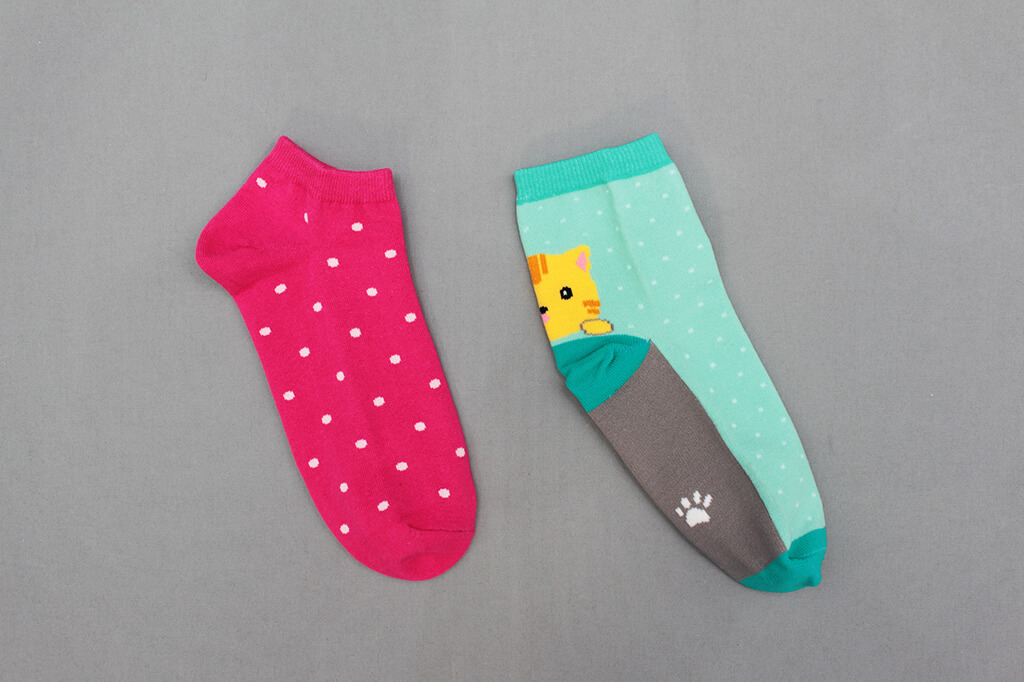 客製化襪子- 可愛粉紅點點&貓咪的第1張圖(客製化公司制服、班服製作、團體服製作等示意或作品圖)