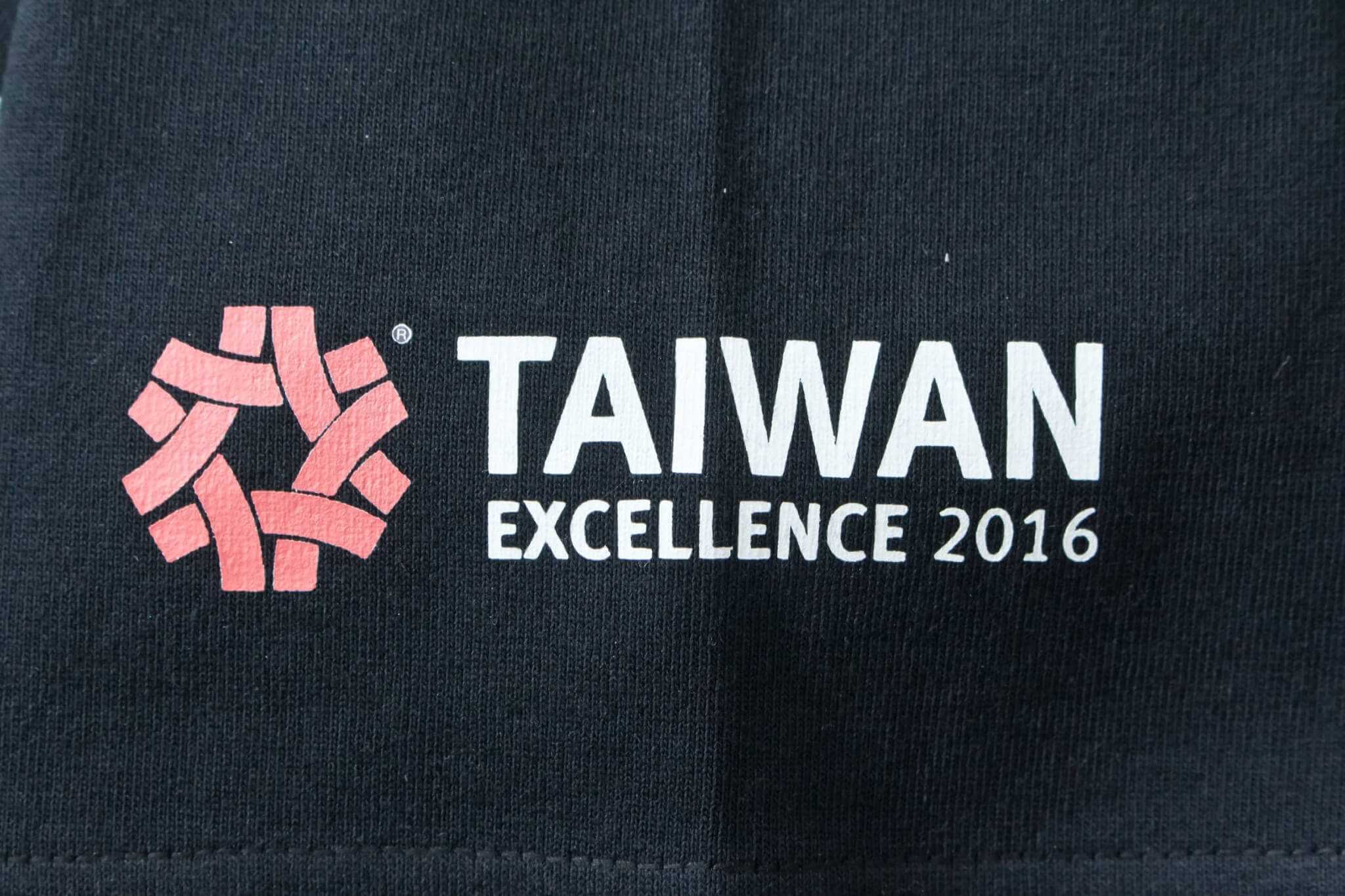 客製化T恤-台灣舉重隊 隊服的第2張圖(客製化公司制服、班服製作、團體服製作等示意或作品圖)