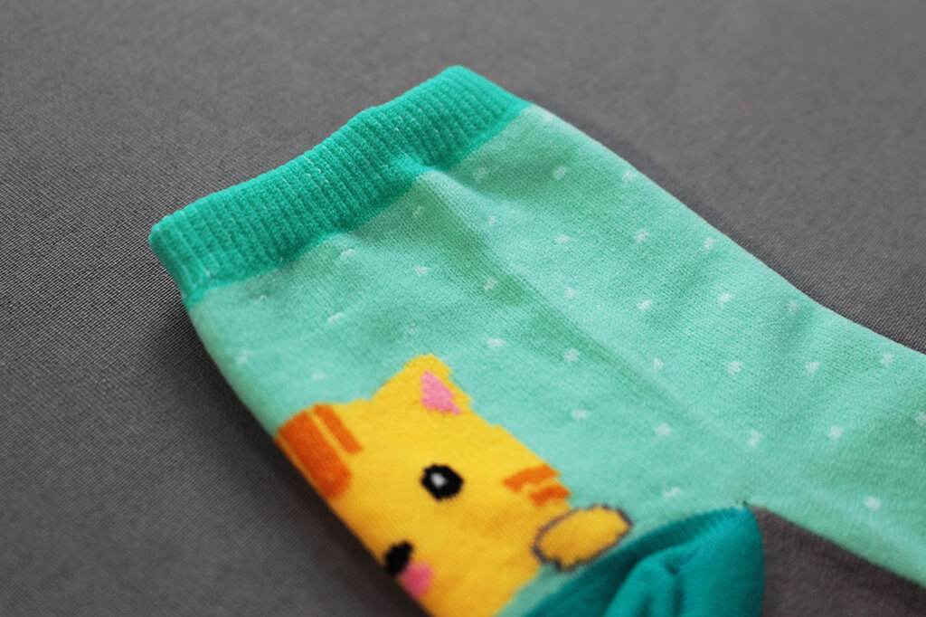 客製化襪子- 可愛粉紅點點&貓咪的第3張圖(客製化公司制服、班服製作、團體服製作等示意或作品圖)