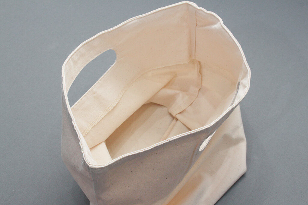 客製化握式帆布袋可放A4大小的第4張圖(客製化公司制服、班服製作、團體服製作等示意或作品圖)