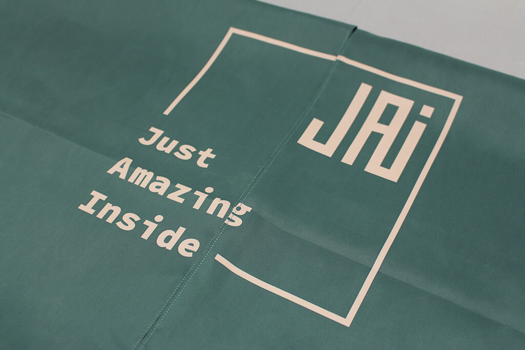 客製化聚脂纖維掛布:JAI宅的第2張圖(客製化公司制服、班服製作、團體服製作等示意或作品圖)